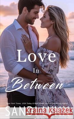 Love In Between (Love Series, Book 1) Sandi Lynn 9798879922622 Independently Published - książka