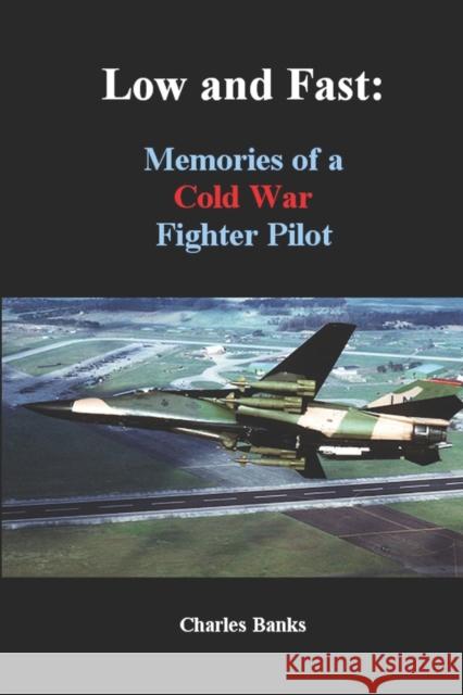 Low and Fast: Memories of a Cold War Fighter Pilot Charles Banks 9781952311079 Taxiway Publishing - książka