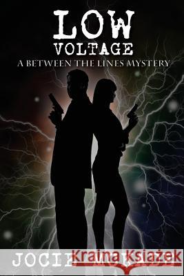 Low Voltage: A Between the Lines Mystery Jocie McKade 9781502465160 Createspace - książka