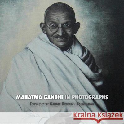 Mahatma Gandhi in Photographs: Foreword by The Gandhi Research Foundation Adriano Lucca, The Gandhi Research Foundation 9781788941495 Discovery Publisher - książka