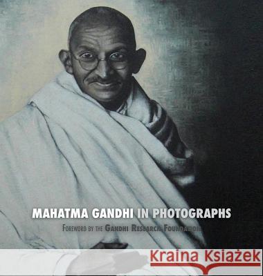 Mahatma Gandhi in Photographs: Foreword by The Gandhi Research Foundation - in full color Adriano Lucca, The Gandhi Research Foundation 9781788940887 Discovery Publisher - książka