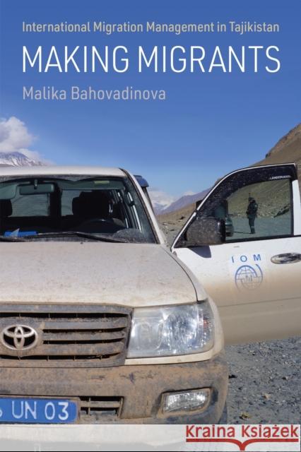 Making Migrants: International Migration Management in Tajikistan Malika Bahovadinova 9781512829044 University of Pennsylvania Press - książka