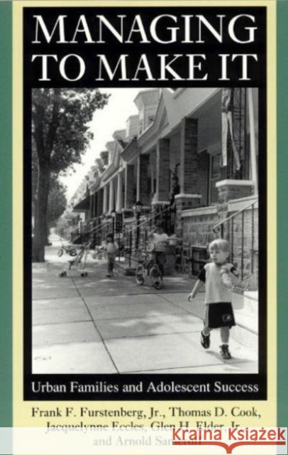Managing to Make It, 1998: Urban Families and Adolescent Success Furstenberg, Frank F. 9780226273938 University of Chicago Press - książka