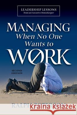 Managing When No One Wants To Work: Leadership Lessons from an Executive Housekeeper Ralph Peterson 9780998926841 Four-Nineteen Press - książka