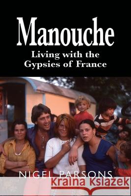 Manouche: Living with the Gypsies of France Nigel Parsons 9781789630657 The Choir Press - książka