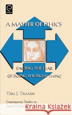 Matter of Ethics: Facing the Fear of Doing the Right Thing Teri J. Traaen 9780762306664 Emerald Publishing Limited - książka