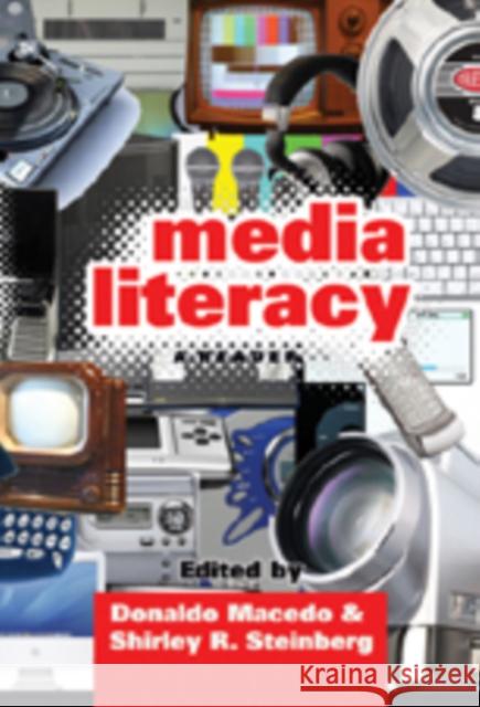 Media Literacy: A Reader Macedo, Donaldo 9780820497266 Peter Lang Publishing Inc - książka