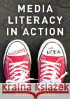 Media Literacy in Action: Questioning the Media Renee Hobbs 9781538115275 Rowman & Littlefield Publishers