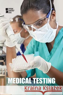 Medical Testing Noël Merino 9780737769609 Cengage Gale - książka