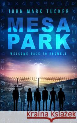 Mesa Park: Welcome Back to Roswell John Mark Tucker 9781097994984 Independently Published - książka