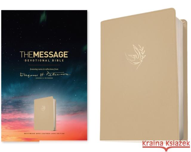 Message Devotional Bible Driftwood Dove, The Eugene H. Peterson 9781641586122 NavPress Publishing Group - książka