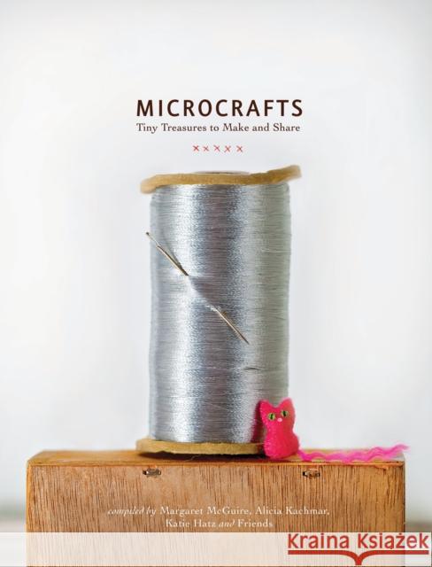 Microcrafts: Tiny Treasures to Make and Share Katie Hatz 9781594745218 Quirk Books - książka