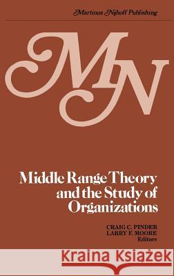 Middle Range Theory and the Study of Organizations C. C. Pinder L. F. Moore Craig C. Pinder 9780898380217 Springer - książka