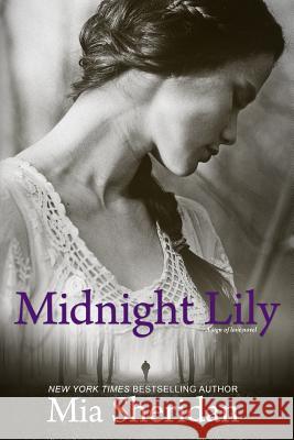 Midnight Lily Mia Sheridan 9781523715183 Createspace Independent Publishing Platform - książka