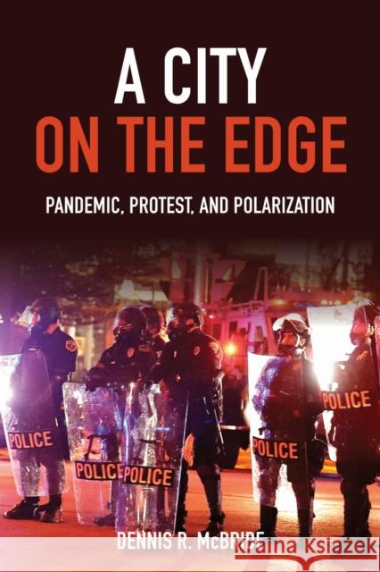 Midwest City on the Edge: Pandemic, Protest, and Polarization Dennis R. McBride 9780253074072 Indiana University Press - książka