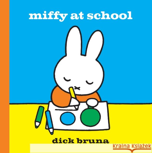 Miffy at School Dick Bruna 9781471120831 Simon & Schuster Ltd - książka