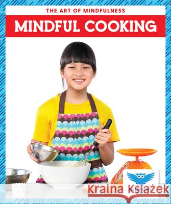 Mindful Cooking Stephanie Finne N/A 9781636903583 Blue Owl Books - książka