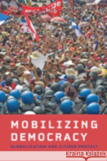 Mobilizing Democracy: Globalization and Citizen Protest Almeida, Paul 9781421414089 John Wiley & Sons - książka