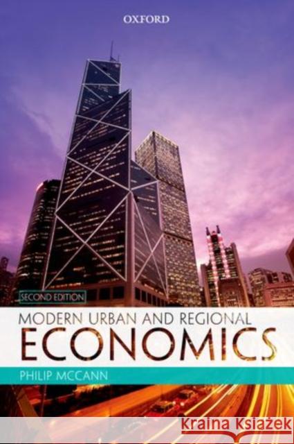 Modern Urban and Regional Economics Philip McCann 9780199582006 Oxford University Press - książka