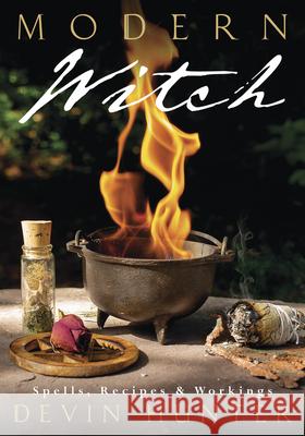 Modern Witch: Spells, Recipes & Workings Hunter, Devin 9780738757247 Llewellyn Publications - książka