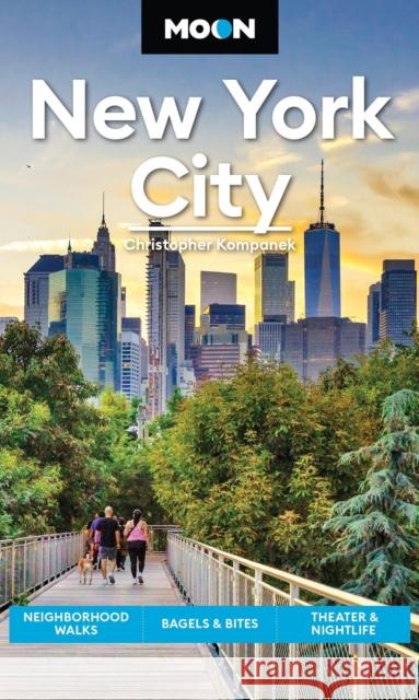 Moon New York City (Second Edition): Neighborhood Walks, Bagels & Bites, Theater & Nightlife Christopher Kompanek 9781640494800 Moon Travel - książka