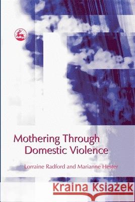 Mothering Through Domestic Violence Lorraine Radford Marianne Hester 9781843104735 Jessica Kingsley Publishers - książka