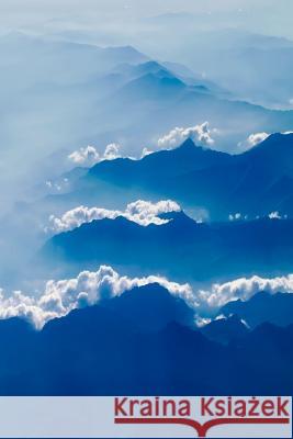 Mountains in Clouds: Mountains Are Formed Through Tectonic Forces or Volcanism. Planners and Journals 9781799077411 Independently Published - książka