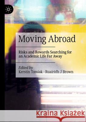 Moving Abroad  9789819727674 Palgrave Macmillan - książka