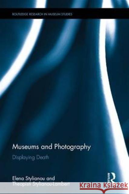 Museums and Photography: Displaying Death Elena Stylianou Theopisti Stylianou-Lambert 9781138852044 Routledge - książka