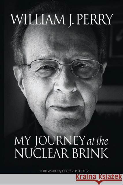 My Journey at the Nuclear Brink William Perry 9780804796811 Stanford University Press - książka