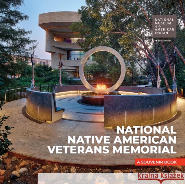 National Native American Veterans Memorial: A Souvenir Book Nmai                                     Rebecca Trautmann 9781588347183 Smithsonian Books - książka