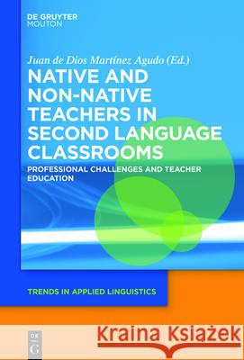 Native and Non-Native Teachers in English Language Classrooms: Professional Challenges and Teacher Education Juan de Dios Martinez Agudo 9781501512117 De Gruyter - książka