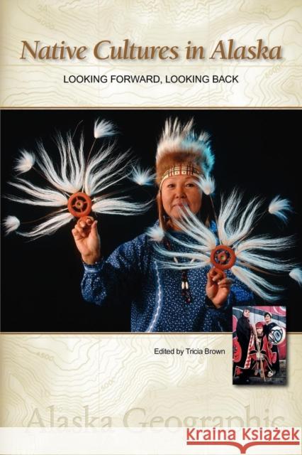 Native Cultures in Alaska: Looking Forward, Looking Back Tricia Brown Alaska Geographic Association 9780882409610 Alaska Northwest Books - książka