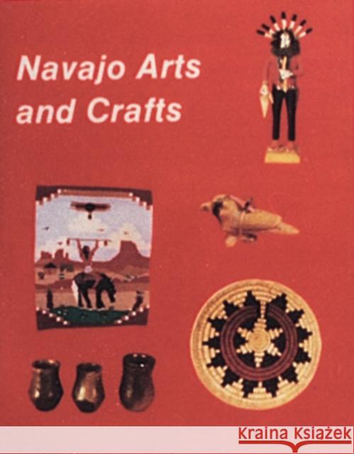 Navajo Arts and Crafts Nancy N. Schiffer 9780887403200 Schiffer Publishing - książka