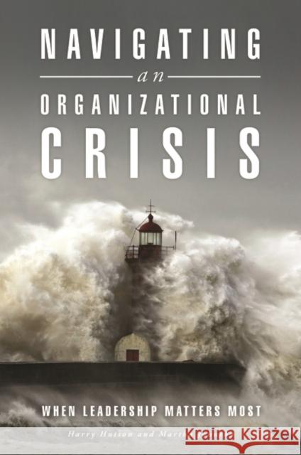 Navigating an Organizational Crisis: When Leadership Matters Most Harry Hutson Martha Johnson 9781440840265 Praeger - książka