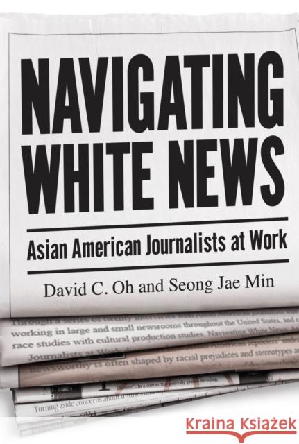 Navigating White News: Asian American Journalists at Work David C. Oh Seong Jae Min 9781978831421 Rutgers University Press - książka