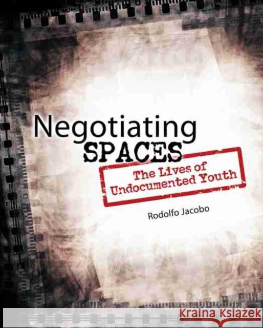 Negotiating Spaces: The Lives of Undocumented Youth Jacobo 9781465207098 Kendall/Hunt Publishing Company - książka