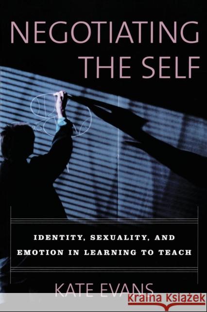 Negotiating the Self: Identity, Sexuality, and Emotion in Learning to Teach Evans, Kate 9780415932554 Falmer Press - książka