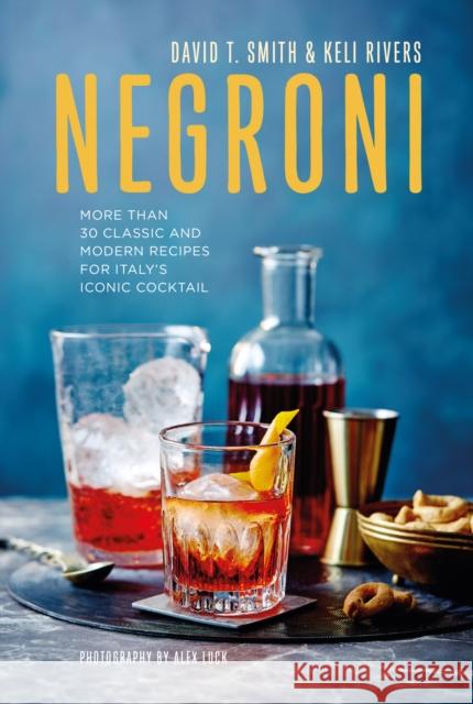 Negroni: More Than 30 Classic and Modern Recipes for Italy's Iconic Cocktail David T. Smith 9781788792790 Ryland, Peters & Small Ltd - książka