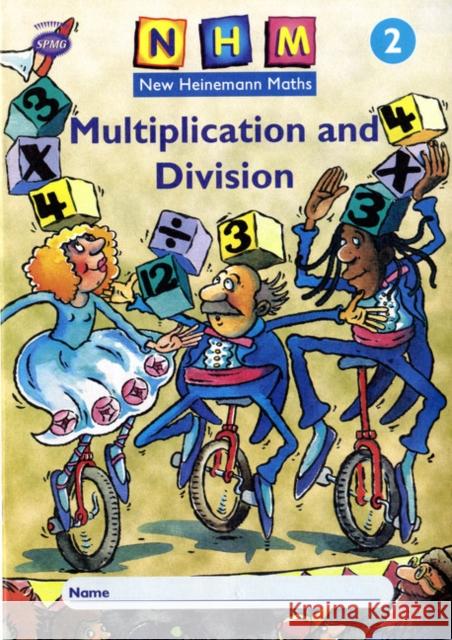 New Heinemann Maths Yr2, Multiplication Activity Book (8 Pack) Scottish Primary Mathematics Group 9780435169886 Pearson Education Limited - książka