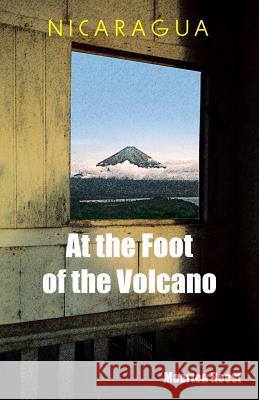 Nicaragua At the Foot of the Volcano Roest, Maarten 9781491773505 iUniverse - książka