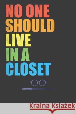 No One Should Live In A Closet: LGBTQ Pride Month Gay Lesbian Support Rainbow Gift Frozen Cactus Designs 9781083016201 Independently Published - książka