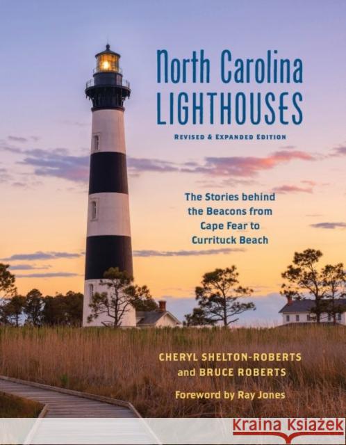 North Carolina Lighthouses: The Stories Behind the Beacons from Cape Fear to Currituck Beach Cheryl Shelton-Roberts Bruce Roberts 9781469641485 University of North Carolina Press - książka