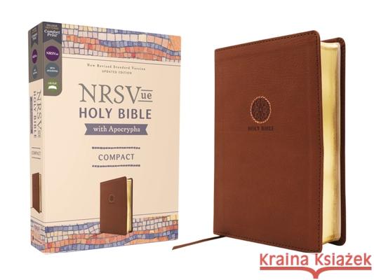 NRSVue, Holy Bible with Apocrypha, Compact, Leathersoft, Brown, Comfort Print Zondervan 9780310466048 Zondervan - książka