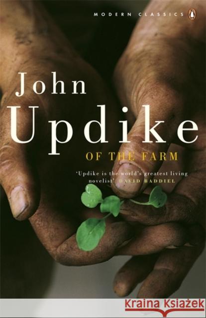 Of the Farm  Updike, John 9780141189024 Penguin Modern Classics - książka