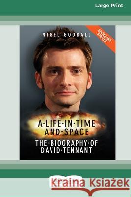 A Life in Time and Space: The Biography of David Tennant (16pt Large Print Edition)