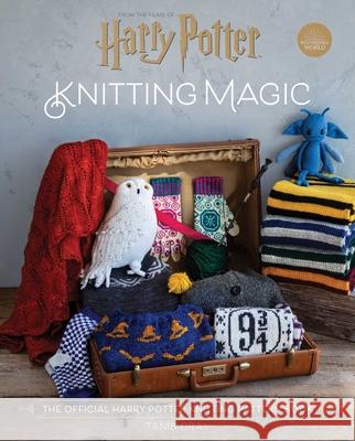 Harry Potter: Knitting Magic: The Official Harry Potter Knitting Pattern Book