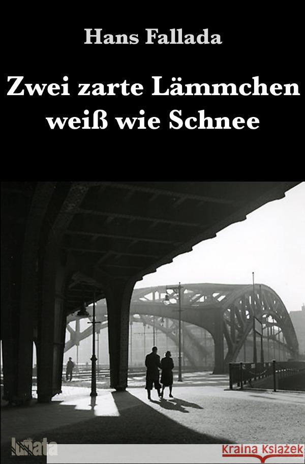 Zwei zarte Lämmchen weiß wie Schnee