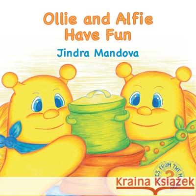 Ollie and Alfie Have Fun Jindra Mandova 9781838282721 Pidalka Press - książka