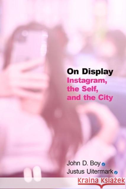 On Display Uitermark  9780197629437 OUP USA - książka